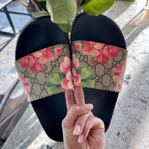 Gucci GG Blooms Supreme Slide Sandals Size 10/ EUS 40